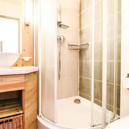 Two Internally Connecting 2-bed With Shared Private Entrance Appartamento Flaine