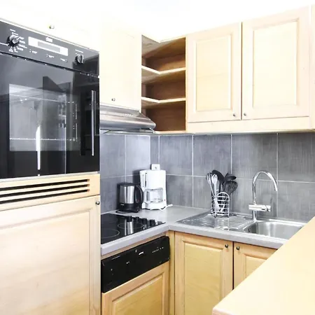 Two Internally Connecting 2-bed With Shared Private Entrance