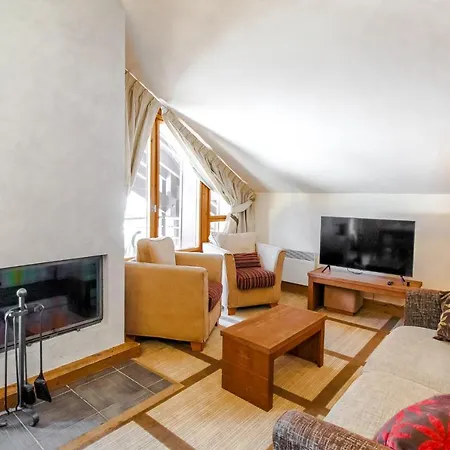 Two Internally Connecting 2-bed With Shared Private Entrance *