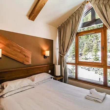 Two Internally Connecting 2-bed With Shared Private Entrance Appartamento Flaine