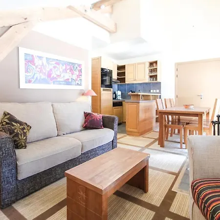 Two Internally Connecting 2-bed With Shared Private Entrance *