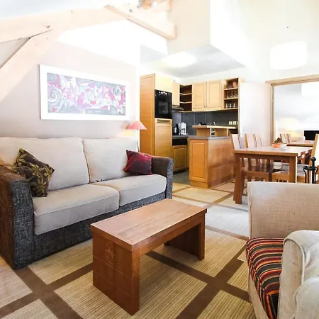 Two Internally Connecting 2-bed With Shared Private Entrance Apartman *