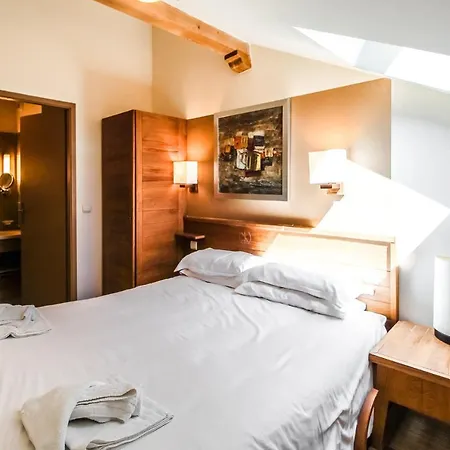 Two Internally Connecting 2-bed With Shared Private Entrance