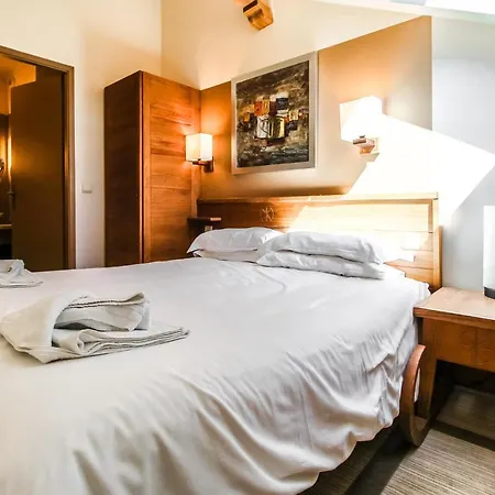 Two Internally Connecting 2-bed With Shared Private Entrance * Flaine