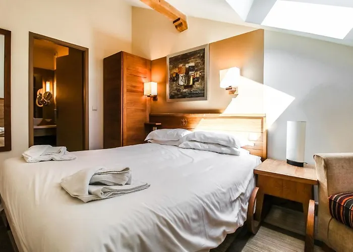Two Internally Connecting 2-bed With Shared Private Entrance