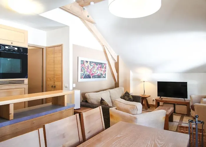 Two Internally Connecting 2-bed With Shared Private Entrance