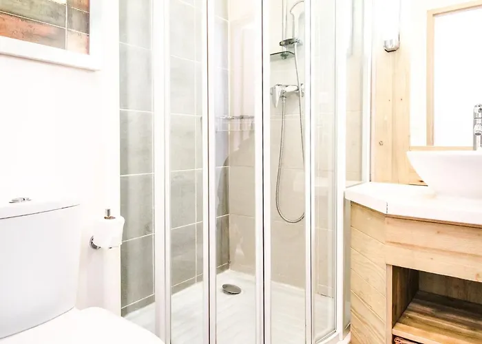 Two Internally Connecting 2-bed With Shared Private Entrance Apartamento *